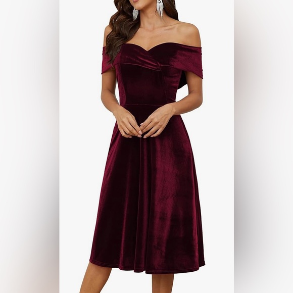 BNWT CYiNu Women's Sexy Off Shoulder Velvet Dress V Neck size large - Picture 2 of 9